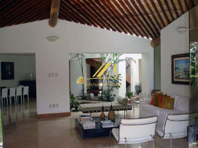 Casa super agradável, bem decorada no Condomínio Porto Busca Vida Resort. A 100 m da Praia. Busca Vida.