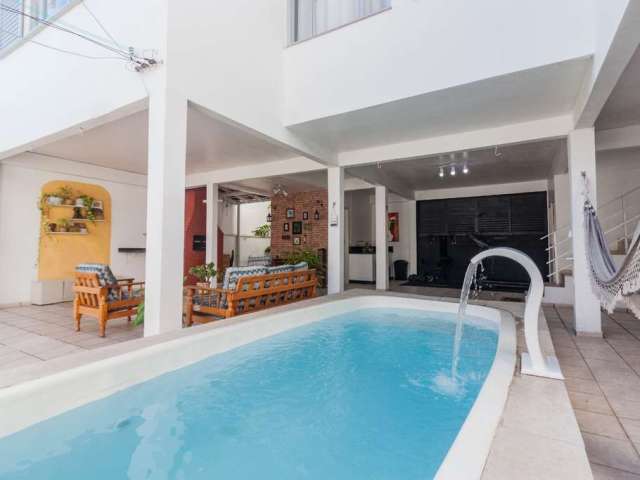 Casa em condomínio fechado com 3 quartos para alugar no Estreito, Florianópolis  por R$ 7.500