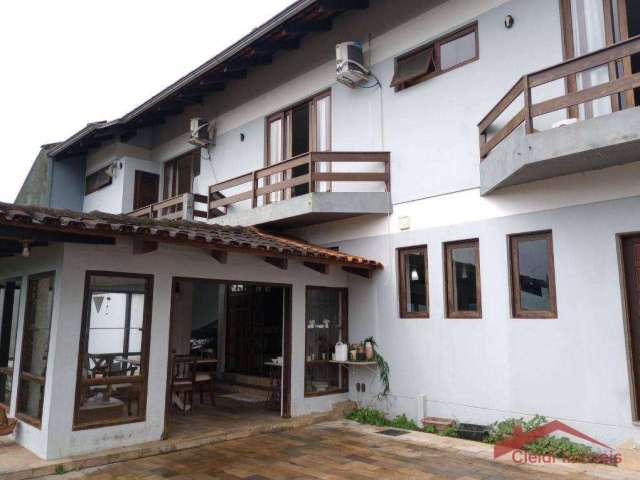 Casa com 3 dormitórios à venda, 264 m² por R$ 1.850.000,00 - Saguaçu - Joinville/SC