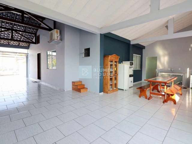 Casa com 2 quartos à venda na Rua Arnoldo Fritz, 424, Warnow, Indaial, 200 m2 por R$ 490.000
