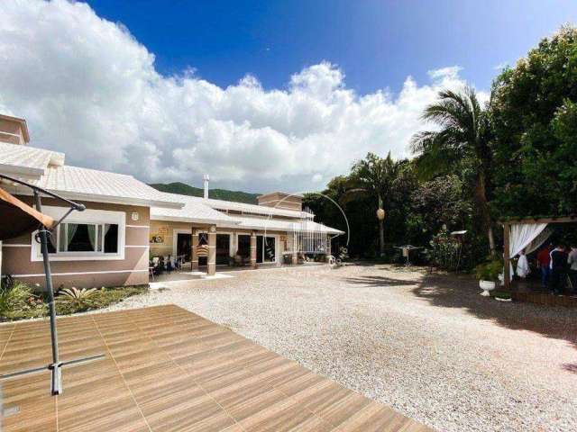 Casa com 4 dormitórios à venda, 285 m² por R$ 2.660.000,00 - Camboa - Governador Celso Ramos/SC