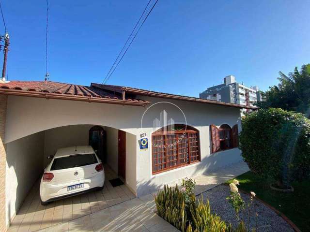 Casa com 5 dormitórios à venda, 243 m² por R$ 950.000,00 - Praia Comprida - São José/SC