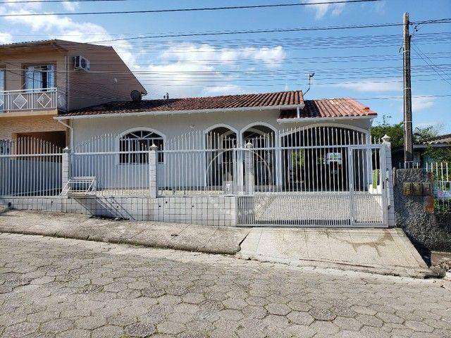 Casa com 4 dormitórios à venda, 204 m² por R$ 639.000,00 - Roçado - São José/SC