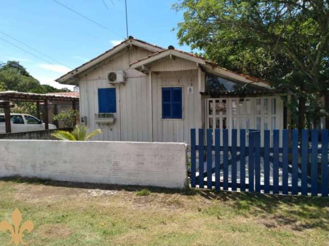 Casa com 2 quartos à venda em Alto Arroio, Imbituba  por R$ 460.000