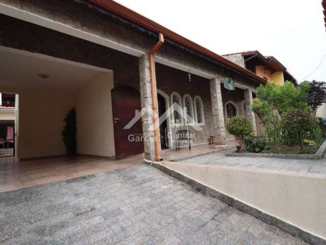 Casa com 3 quartos e edícula completa bem localizada no bairro Stella Maris em Peruíbe