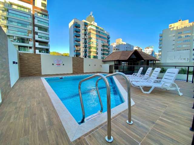 Cobertura tipo duplex  Vista Mar com piscina e mobiliado, centro de Florianópolis!