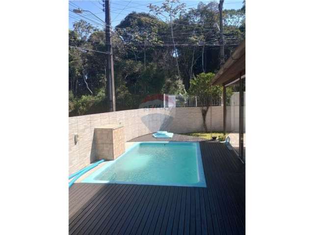 Ótima Oportunidade!  Casa de 02 dormitórios , com piscina, no bairro Forquilhas , São José/SC!