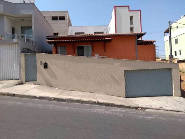 Casa em condomínio fechado com 2 quartos à venda no Cabral, Contagem  por R$ 310.000