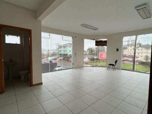 Sala comercial para alugar na Rua Benjamin Constant, 2815, Glória, Joinville, 60 m2 por R$ 2.500