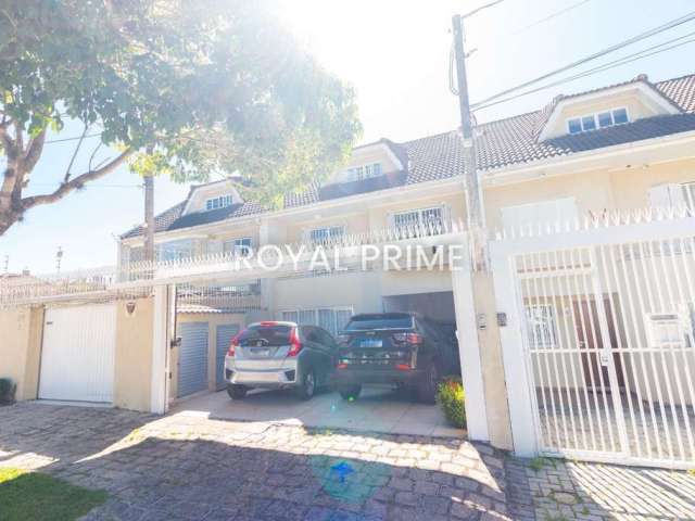 Sobrado Triplex de Rua com Quintal, Ático e 3 dormitórios à venda, 185 m² por R$ 990.000 - Mercês - Curitiba/PR