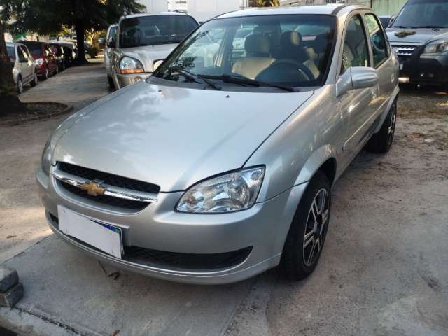 Comprar Sedan Chevrolet Classic Sedan 1.0 4P Vhce Flex LS Prata