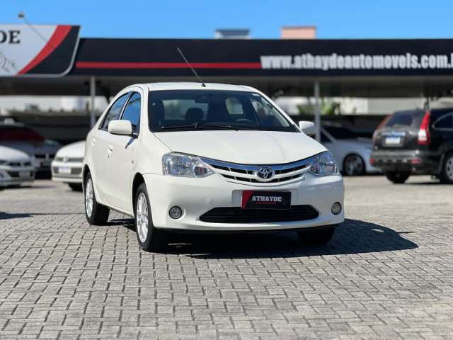 Toyota Etios SD XLS - Branca - 2013/2013