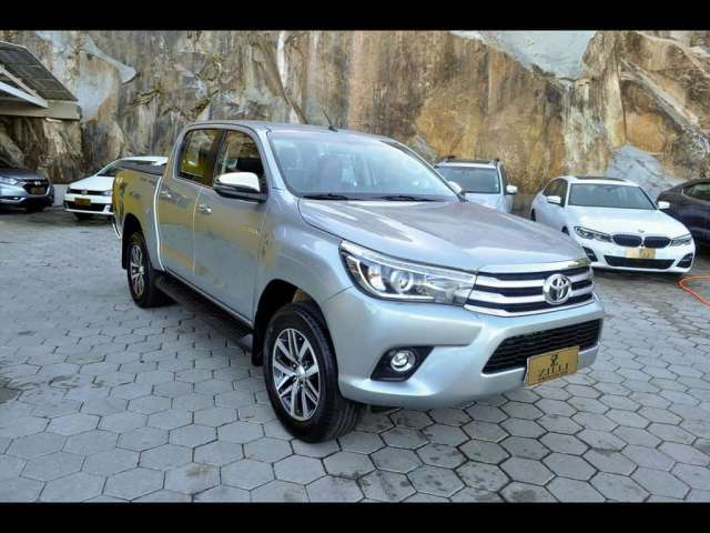 Toyota Hilux SRX CD 2.8 4X4 AT - Prata - 2018/2018