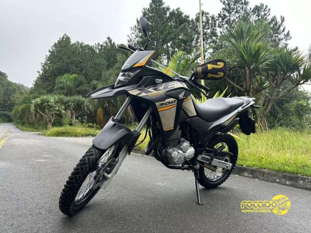 Honda XRE 300 Adventure 2022 com 5800 KM