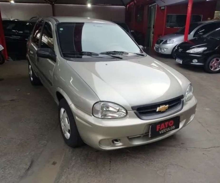 Corsa Sedan 1.0 MPFI LS 8V em Ribeirão Preto Flex 10/11 Prata