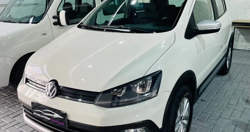 Volkswagen CrossFox 2016 1.6 16v imotion . Novíssimo sem detalhes 