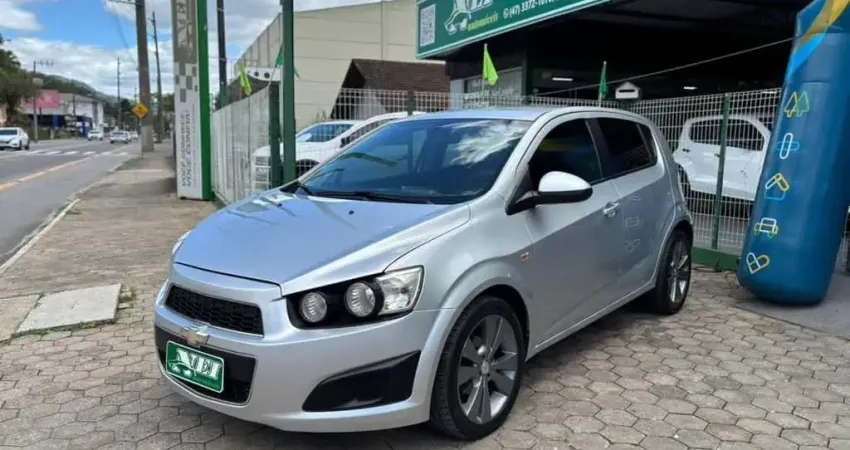 Chevrolet Sonic HB LT 1.6 16V FlexPower 5p Mec.  - Prata - 2013/2013