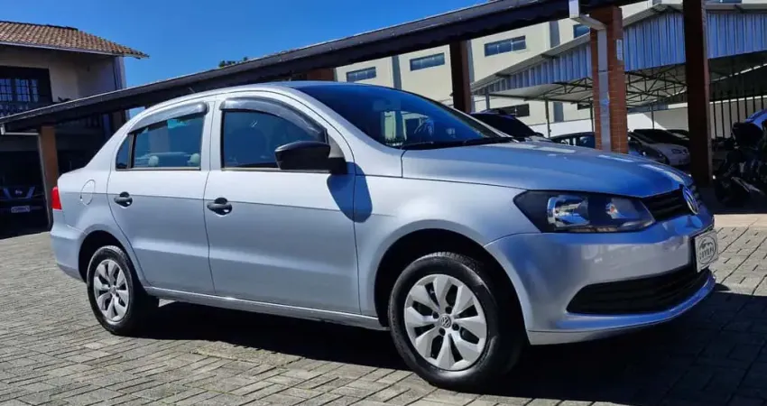 Volkswagen Voyage 1.6 City  Mi Total Flex 8V 4p  - Prata - 2014/2015