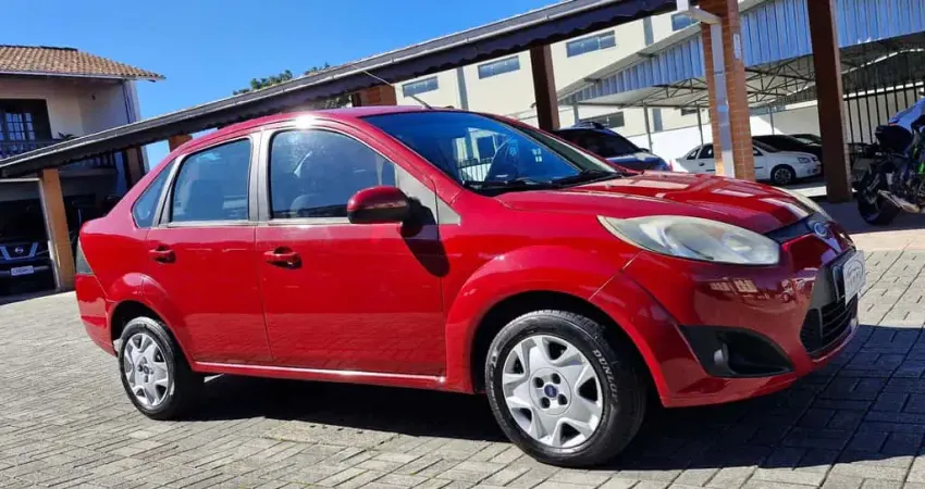 Ford Fiesta Sed. 1.6 8V Flex 4p - Vermelha - 2010/2011