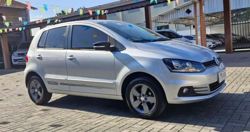 Volkswagen Fox Connect I Motion 1.6 Flex 8V 5p  - Prata - 2018/2019
