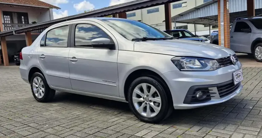 Volkswagen Voyage Comfortline 1.6 T.Flex 8V 4p  - Prata - 2017/2018