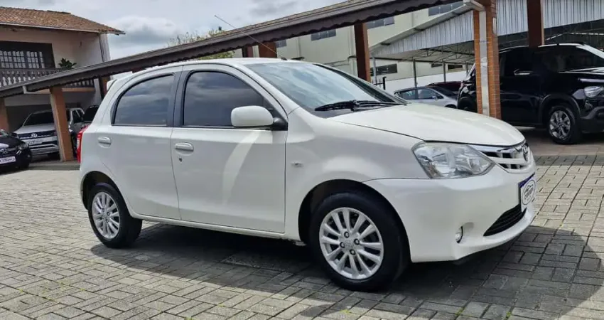 Toyota Etios xls 1.5 mec - Branca - 2012/2013