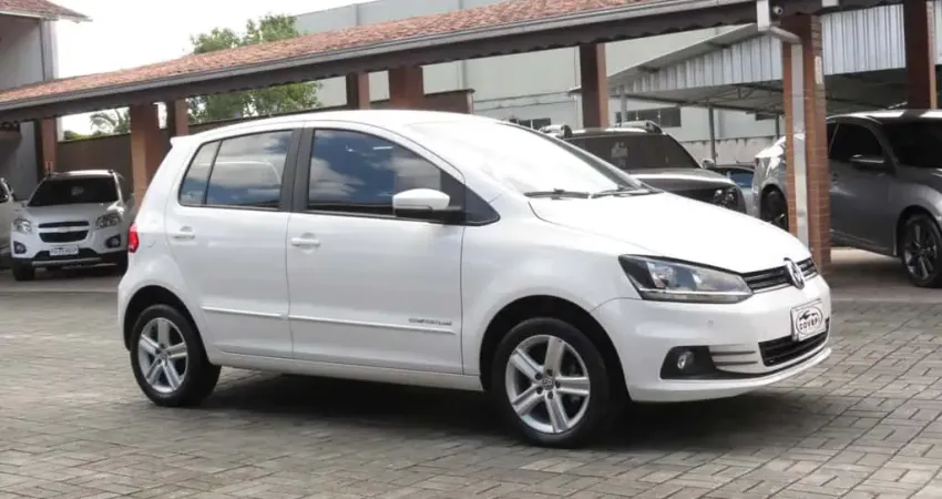 Volkswagen Fox Comfortline 1.6 8V MSI - Branca - 2017/2018