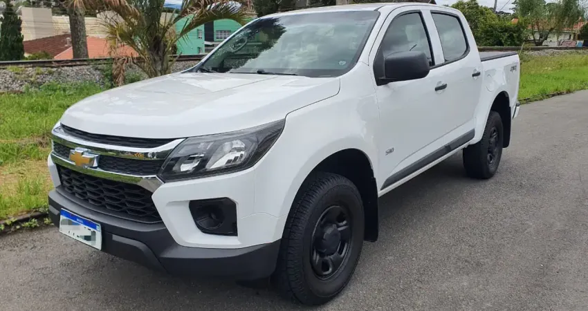 CHEVROLET S10 LS 2.8 TDI 4X4 CABINE DUPLA 2022 - Camionete possui câmbio manual.