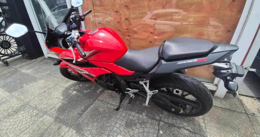 HONDA/ CBR 500R 2018 COM PARTIDA , CARENAGEM, FREIO A DISCO - IMPECAVEL! 