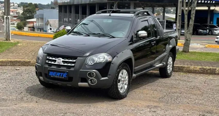 Fiat Strada Adventure 1.8 Flex CE - Preta - 2011/2012