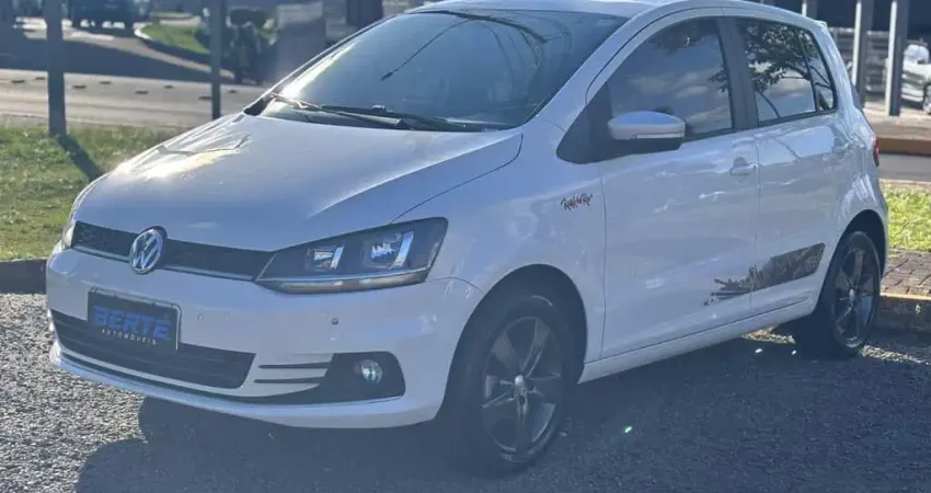 Volkswagen Fox Rock in Rio 1.6 Mi Total Flex  - Branca - 2015/2016
