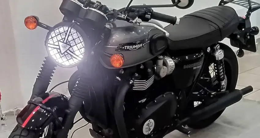 TRIUMPH BONNEVILLE T120 BLACK 1200 Custom