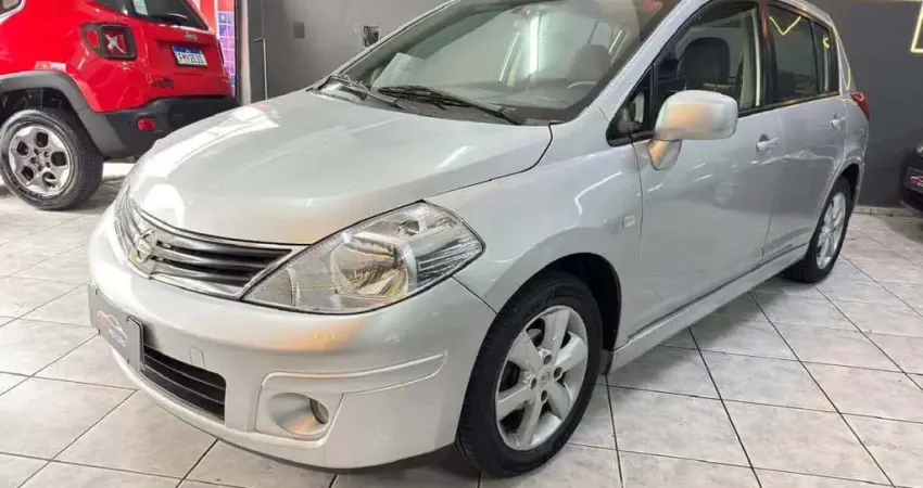 Nissan Tiida 1.8 SL FLEX MANUAL - Prata - 2011/2012