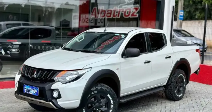 Mitsubishi L200 triton 2023 2.4 16v turbo diesel outdoor gls cd 4x4 automático