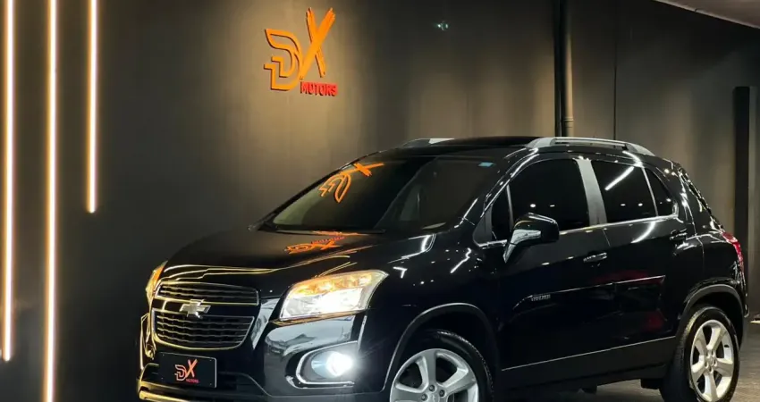 CHEVROLET TRACKER LTZ 2015 COM TETO SOLAR E BANCOS BICOLOR.