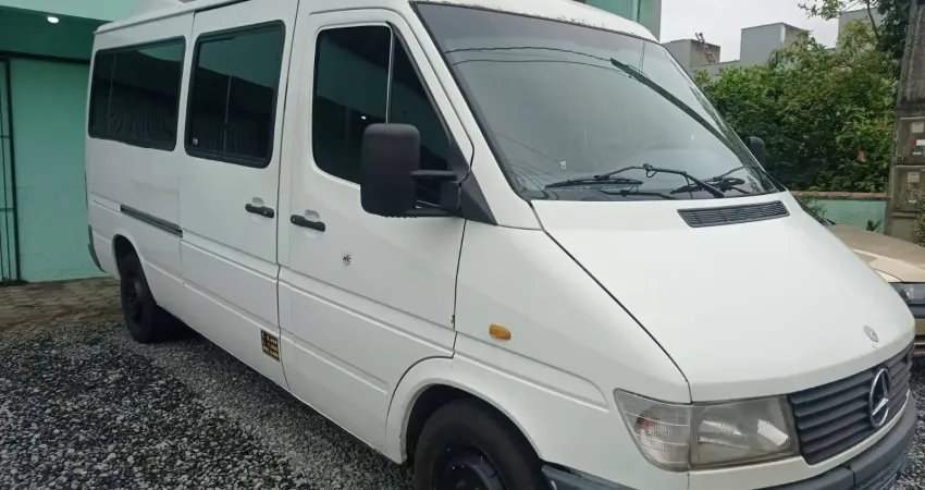 Sprinter 97 Diesel, 15 lugares (6 instalados)Revisão em dia.