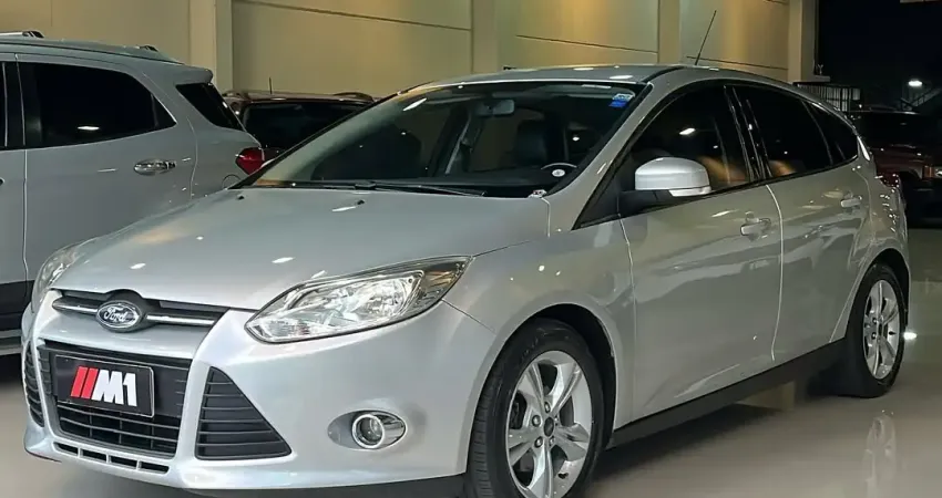 Ford Focus SE Hatch 2014 — Estilo, Tecnologia e Eficiência!  Ano 2014