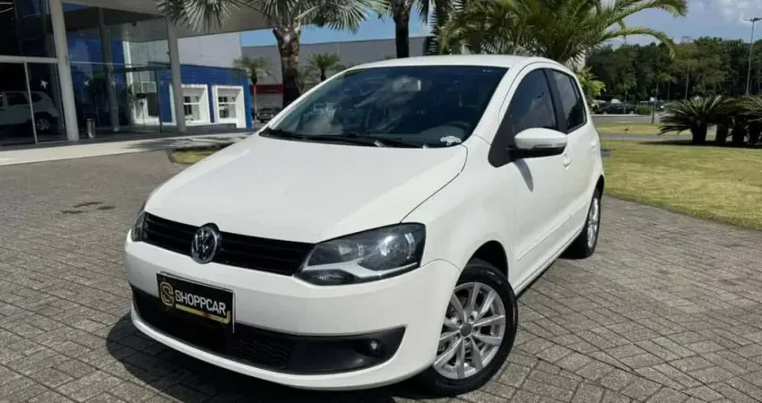 Volkswagen Fox 1.0 Mi Total Flex 8V 5p  - Branca - 2014/2014
