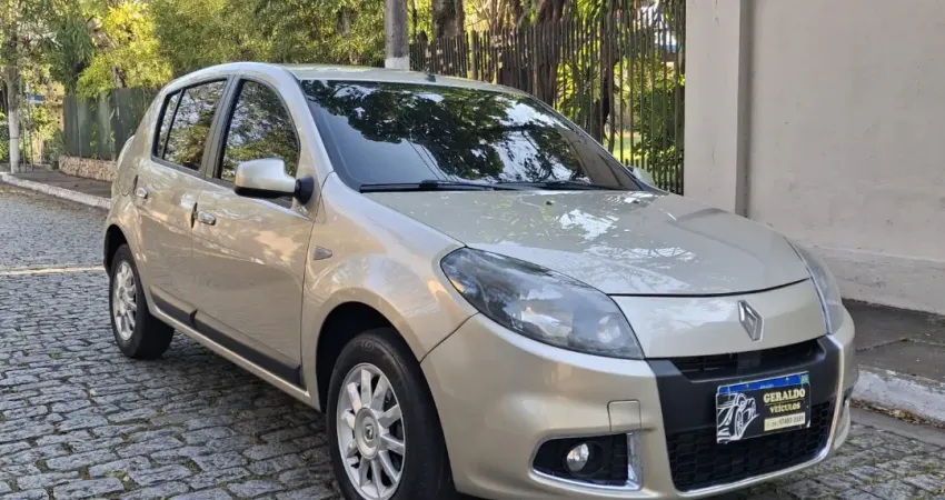  Renault sandero 1.6 2014 bem cuidado