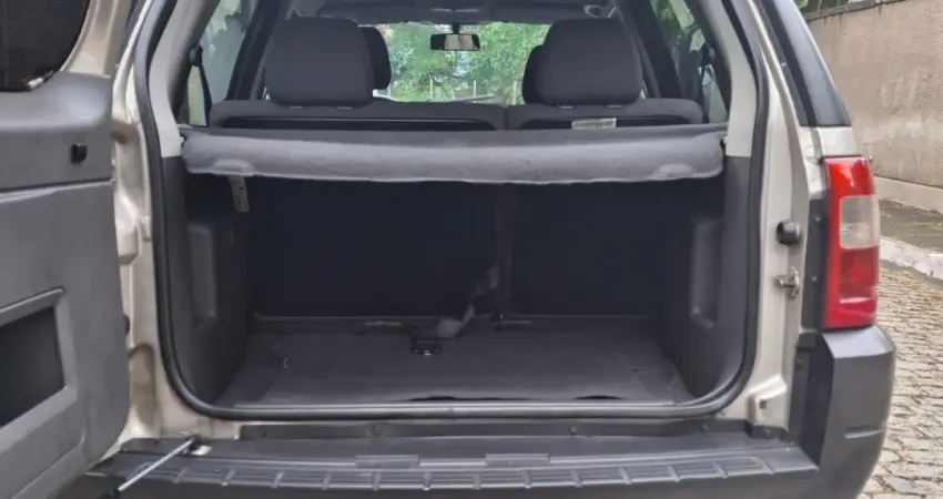 Carro muito bom e pronto para dirigir.