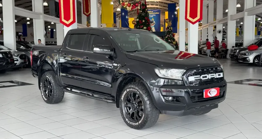 Procurando uma caminhonete forte, confortável e pronta pra qualquer terreno? Apresento a Ford Ranger