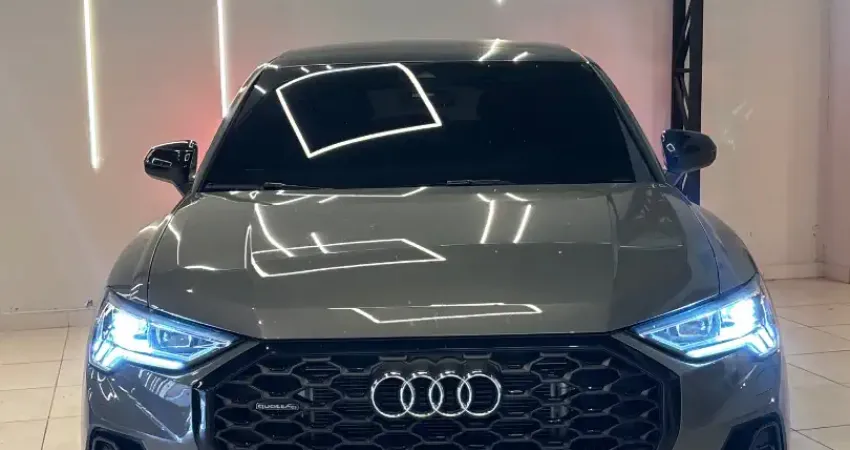 Audi Q3 SPB perf. black plus 2.0 TFSI. 2024 Km:28.000. Em perfeito estado.