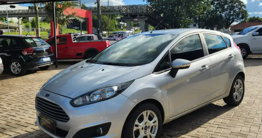 New Fiesta Hatch 2016 1.5 Completo Manual, Lindo carro, muito bem conservado.