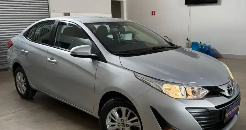 Yaris 1.5 Sedan XL Plus AUT. Carro bastante conservado com garntia de 3 meses de motor e câmbio