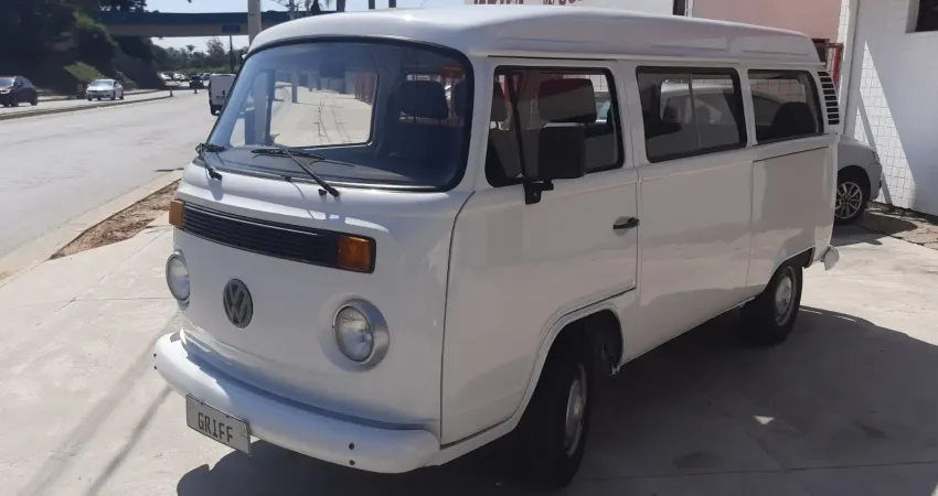 Vw Kombi Standart com baixo km
