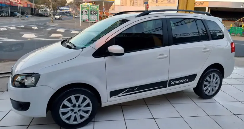 SPACEFOX COMPLETA 2014 - EXCELENTE CARRO PARA TRABALHO OU PARA QUEM BUSCA ESPAÇO
