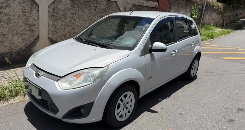 Ford Fiesta Hatch 1.6 Class Flex 4pts - 2012 - Completo + Air bag e ABS