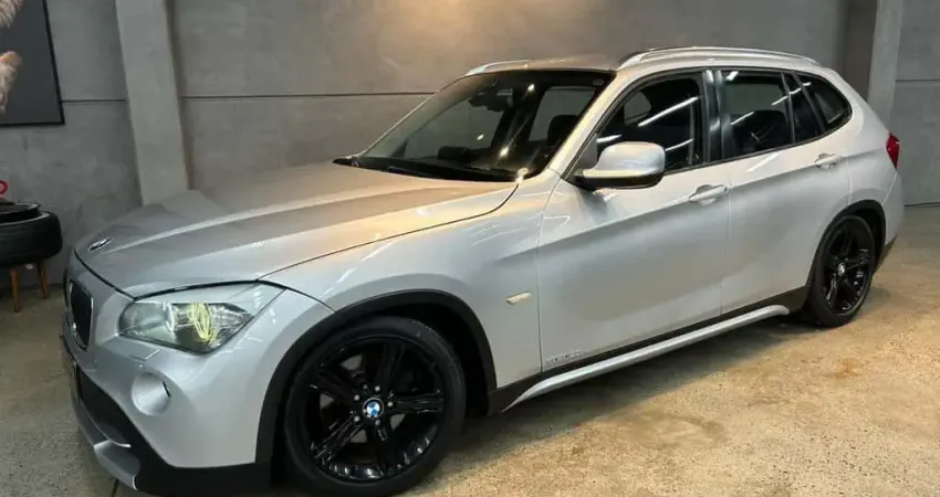 BMW X1 BMW I/ X1 SDRIVE20I VL91 - Prata - 2012/2013