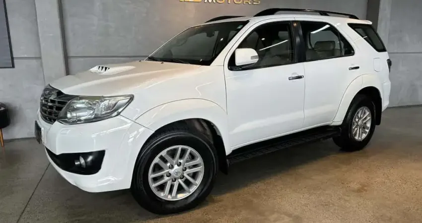 Toyota Hilux SW4 I/  SRV4X4 - Branca - 2012/2013