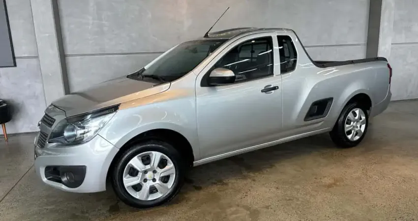 Chevrolet Montana LS - Prata - 2013/2014